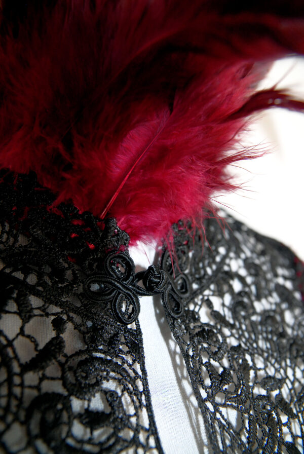 Feder Cape Untitled – Bild 6